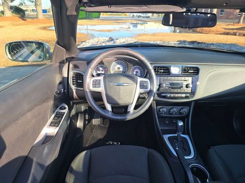 Used 2011 Chrysler 200 Touring w/ Cold Weather Group image 13