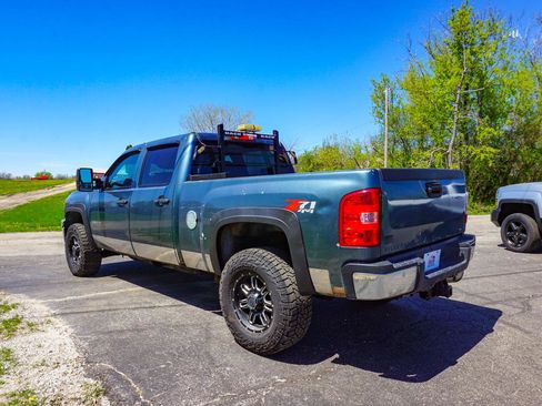 Used 2011 Chevrolet Silverado 2500 LT w/ Interior Plus Package AWD/4WD image 5