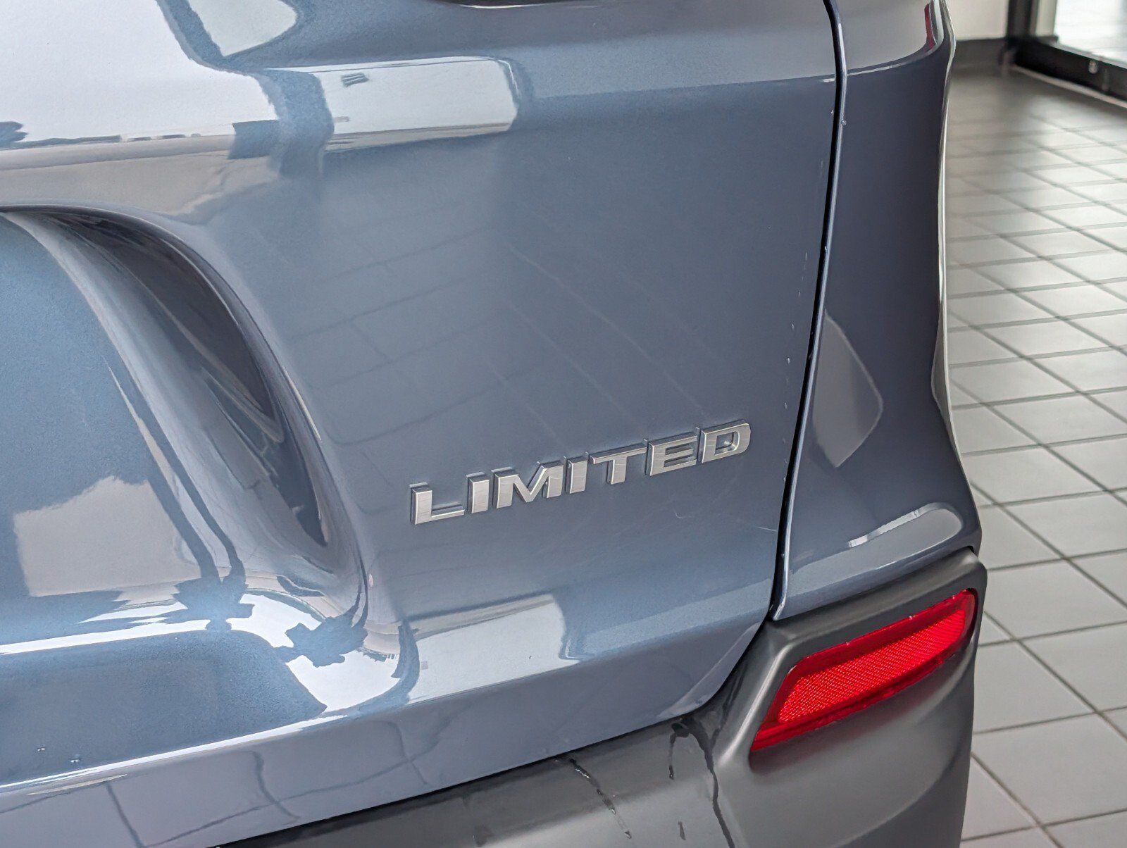 Used 2019 Jeep Cherokee Limited AWD/4WD image 4