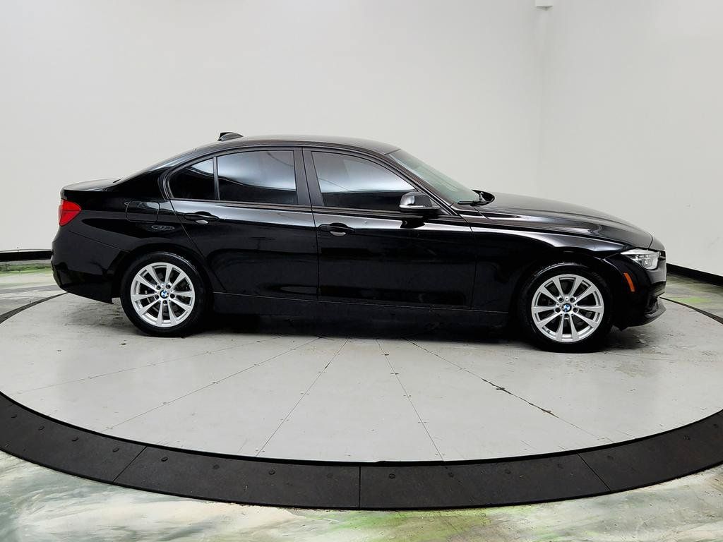 Used 2018 BMW 320i Sedan RWD image 4