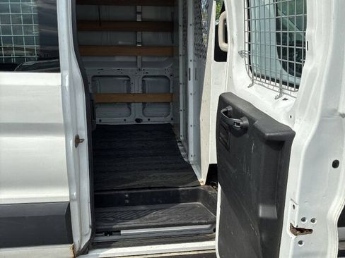 Used 2015 Ford Transit 250 130 Low Roof w/ Exterior Upgrade Package RWD image 12