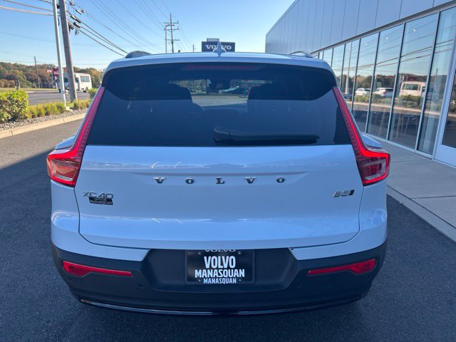 Used 2026 Volvo XC40 B5 Plus AWD/4WD image 4