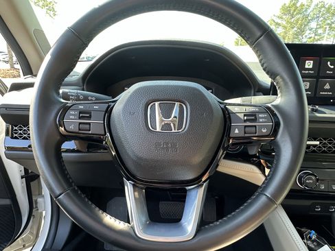 Used 2023 Honda Accord Touring image 6