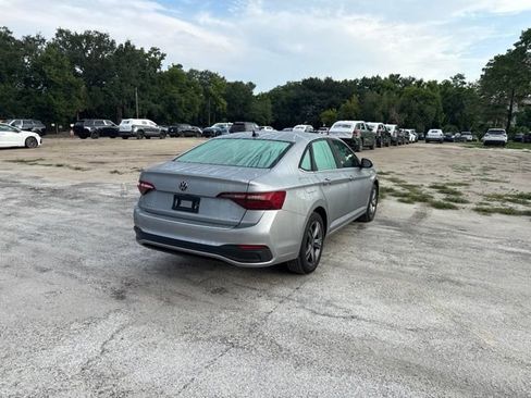 Used 2024 Volkswagen Jetta SE FWD image 4