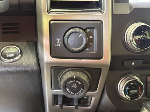 Used 2018 Ford F150 Platinum w/ Equipment Group 701A Luxury image 24