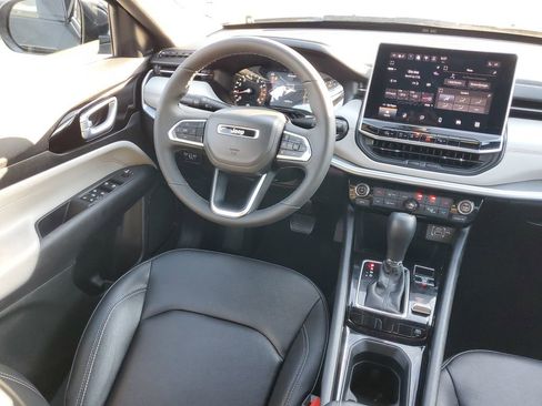 Used 2025 Jeep Compass Limited AWD/4WD image 13