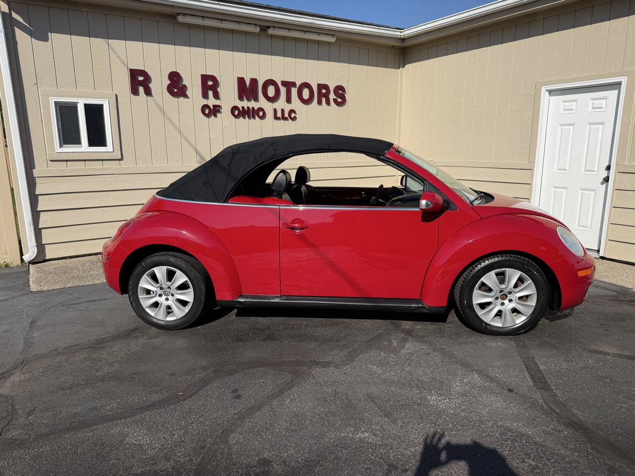 Used 2010 Volkswagen Beetle Convertible FWD image 2