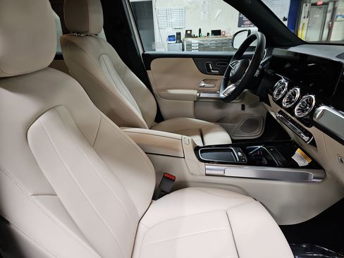 New 2025 Mercedes-Benz GLB 250 image 10