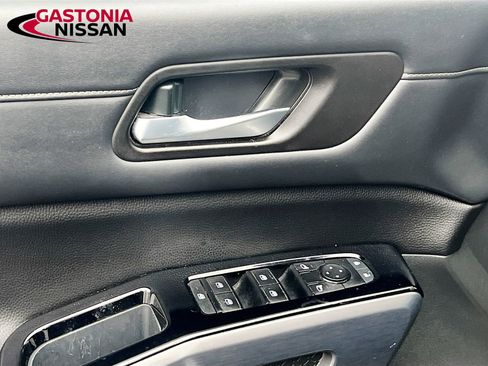 Used 2023 Nissan Pathfinder SL w/ SL Premium Package image 23