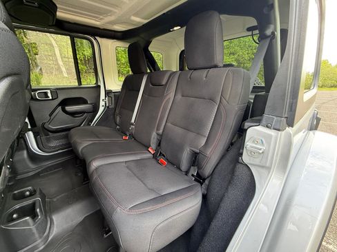 Used 2022 Jeep Wrangler Unlimited Rubicon w/ Dual Top Group AWD/4WD image 28