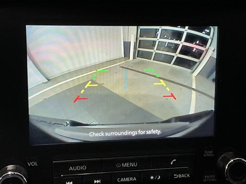 Used 2023 Nissan Frontier SV image 6