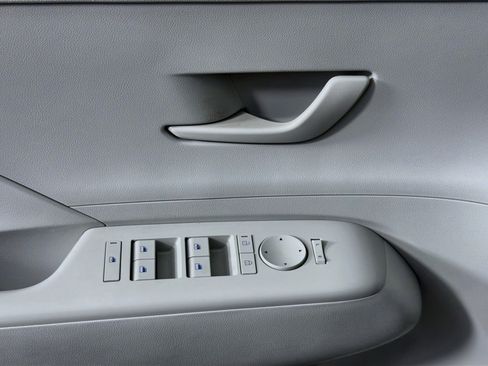 Used 2025 Hyundai Kona SEL FWD image 15