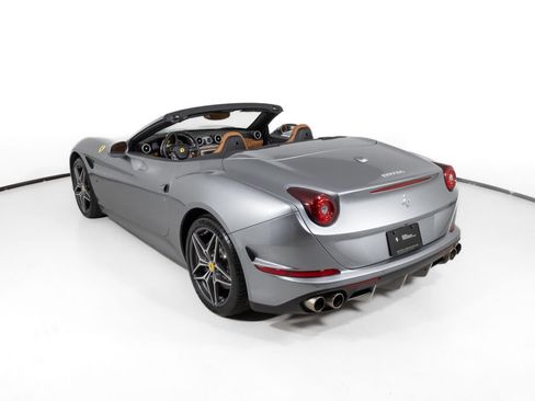 Used 2016 Ferrari California T RWD image 4