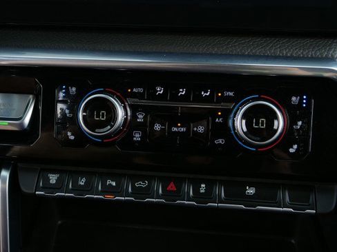 Used 2026 GMC Sierra 3500 Denali w/ Denali Reserve Package image 10