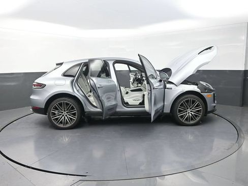 Used 2019 Porsche Macan AWD/4WD image 46