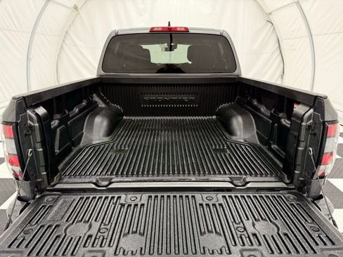 Used 2023 Nissan Frontier SV image 4