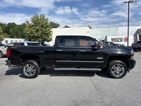 Used 2019 Chevrolet Silverado 2500 High Country w/ Duramax Plus Package AWD/4WD image 5