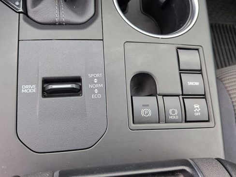 Used 2023 Toyota Highlander L FWD image 25