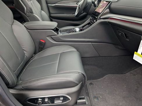 New 2025 Jeep Grand Cherokee Overland w/ Luxury Tech Group IV image 32