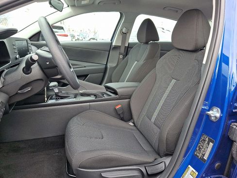 Certified 2025 Hyundai Elantra SE image 13