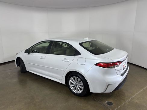 Used 2024 Toyota Corolla LE w/ LE Convenience Package image 14