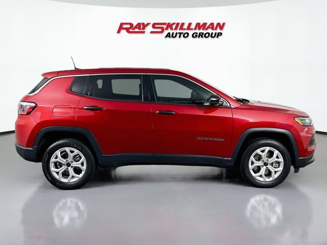 Used 2025 Jeep Compass Sport AWD/4WD image 8