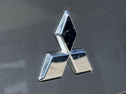 Used 2024 Mitsubishi Outlander SE image 9