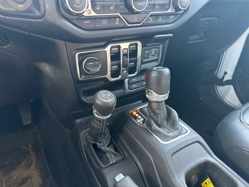 Used 2024 Jeep Wrangler High Altitude AWD/4WD image 24