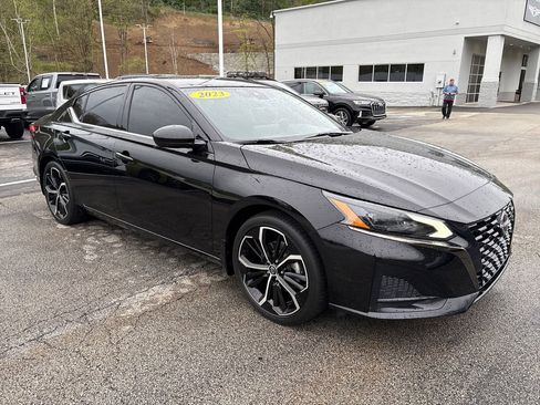 Used 2023 Nissan Altima 2.5 SR w/ SR Premium Package FWD image 13