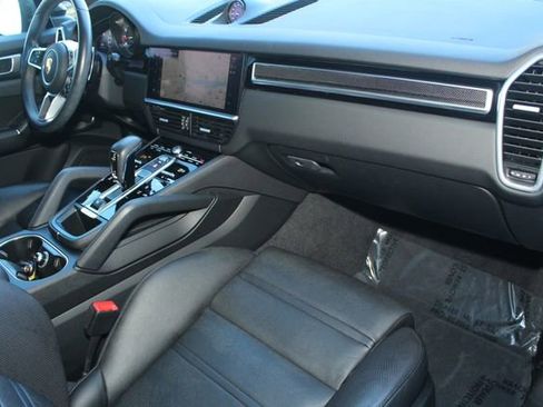 Certified 2023 Porsche Cayenne Coupe image 28
