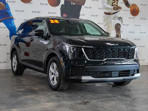 Used 2024 Kia Sorento LX image 18