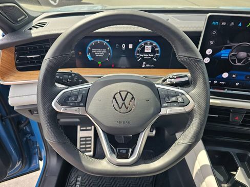 Certified 2025 Volkswagen Tiguan SEL R-Line AWD/4WD image 16
