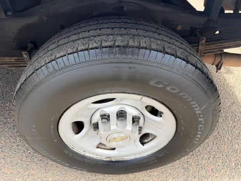 Used 2016 Chevrolet Express 3500 image 32