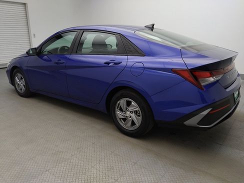 Used 2024 Hyundai Elantra SE FWD image 3