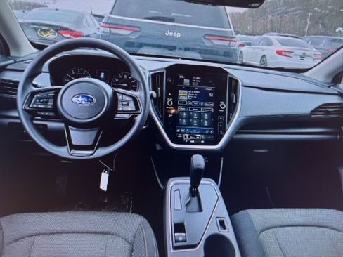 Used 2024 Subaru Crosstrek 2.0i Premium w/ Popular Package #4 image 7