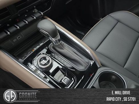 New 2026 GMC Canyon Denali w/ LPO, Denali Black Edition image 24