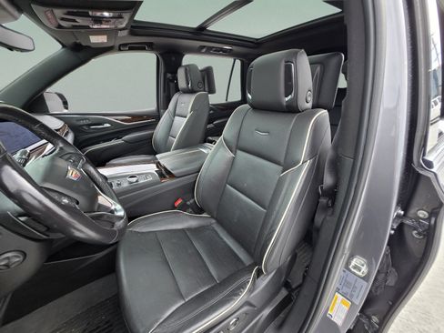 Used 2021 Cadillac Escalade Premium Luxury AWD/4WD image 16