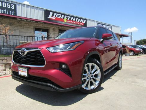 Used 2021 Toyota Highlander Limited FWD image 1