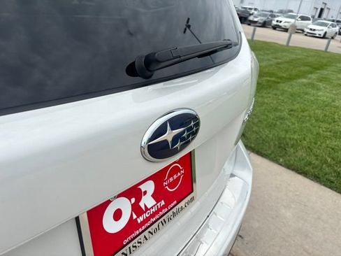 Used 2018 Subaru Forester 2.5i Touring AWD/4WD image 11