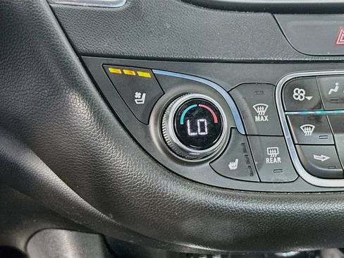 Used 2017 Chevrolet Malibu Premier w/ Premier Sun and Wheel Package FWD image 21