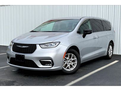 Used 2024 Chrysler Pacifica Touring-L