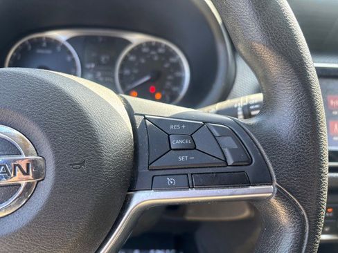 Used 2019 Nissan Kicks S image 15