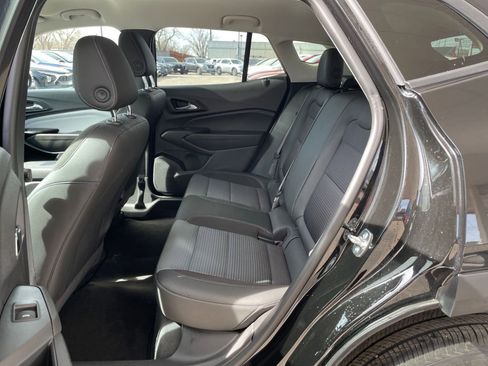 Used 2025 Chevrolet Trax LT image 24