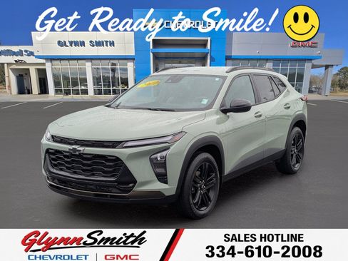 Used 2025 Chevrolet Trax ACTIV w/ Driver Confidence Package FWD image 1
