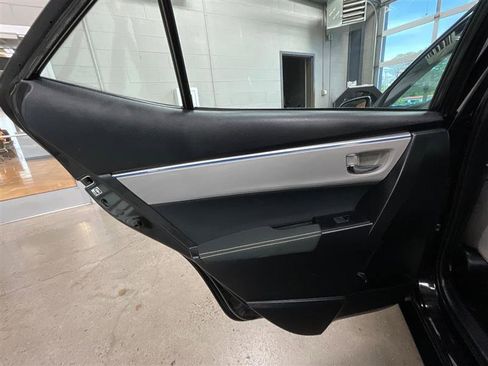 Used 2016 Toyota Corolla LE FWD image 19