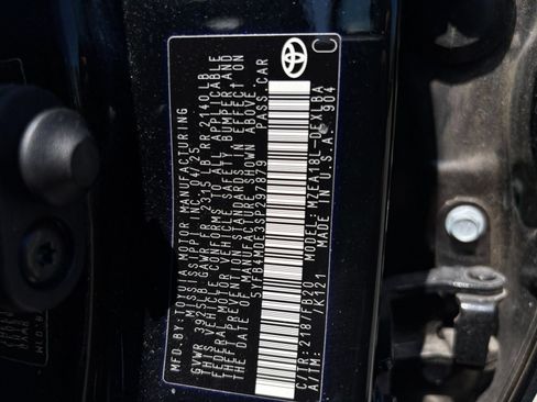 Used 2025 Toyota Corolla LE FWD image 20