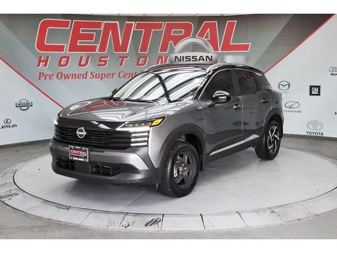 Used 2026 Nissan Kicks SV FWD image 2
