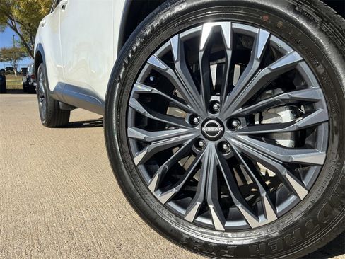 Certified 2025 Nissan Rogue SL w/ Tech Package image 7