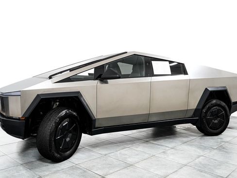 Used 2024 Tesla Cybertruck AWD Crew Cab image 4