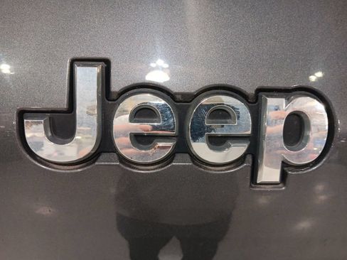 Used 2023 Jeep Grand Cherokee L Limited AWD/4WD image 19